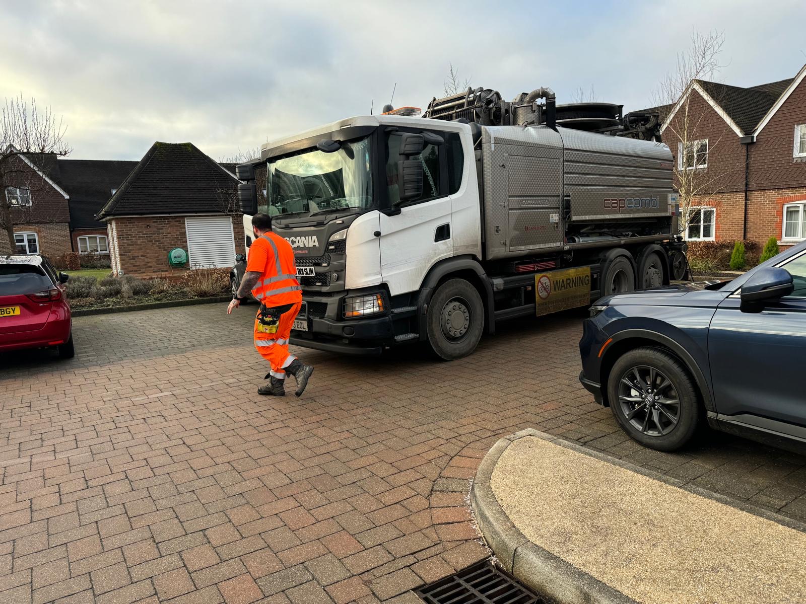 G-Force jetting tanker and engineer on a residential estate